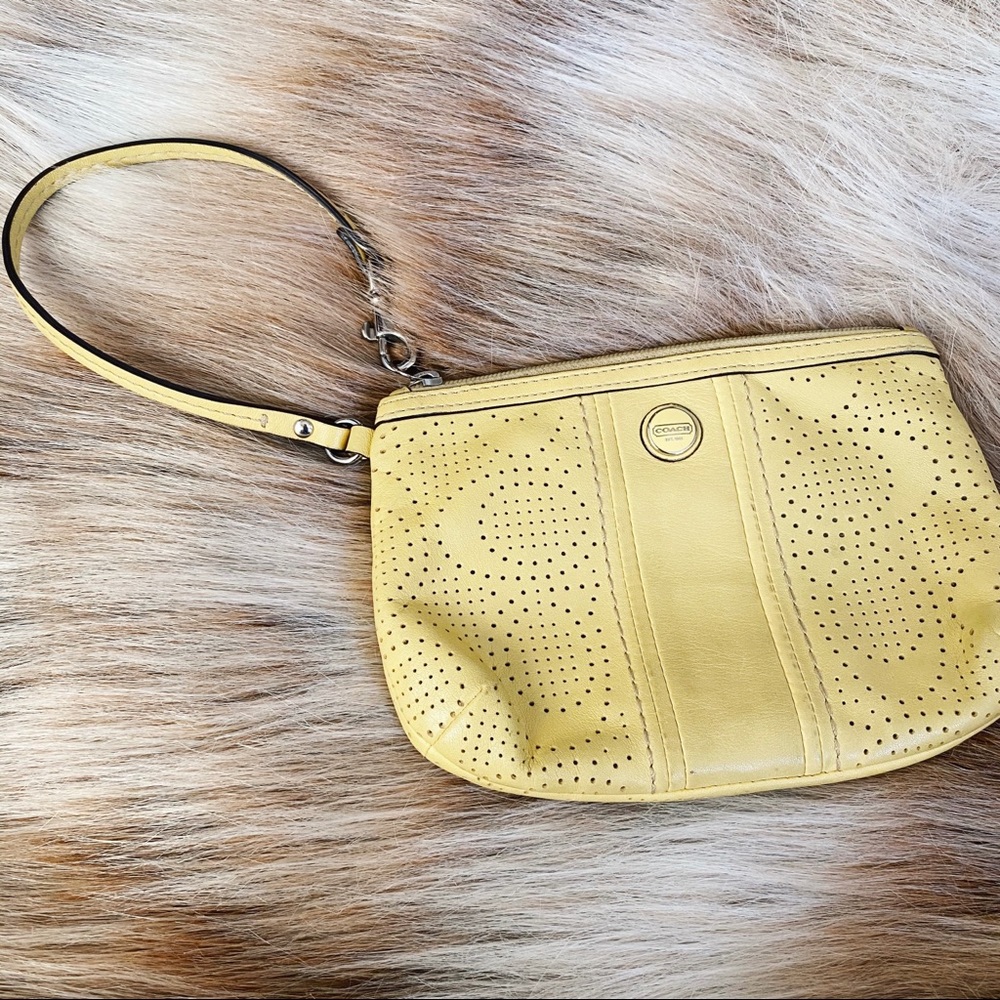 Coach Light Yellow Vintage Zip Pattern Wristlet